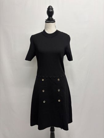 Sandro schwarzes Strickkleid Gr. 38 mit Knöpfen ausgestellt