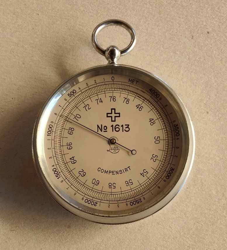 Altri elettrodomestici e apparecchi d’epoca: Barometer - Höhenmeter Lufft – Usato da Sigriswil venduto da Ricola1977