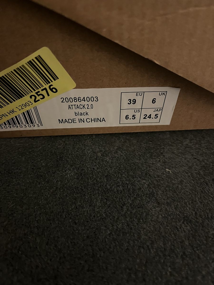 Scarpe da uomo: Kempa Attack 2.0 Eur 39 neu – Nuovo e nell'imballaggio originale da Aarau Rohr venduto da Sheeno 3