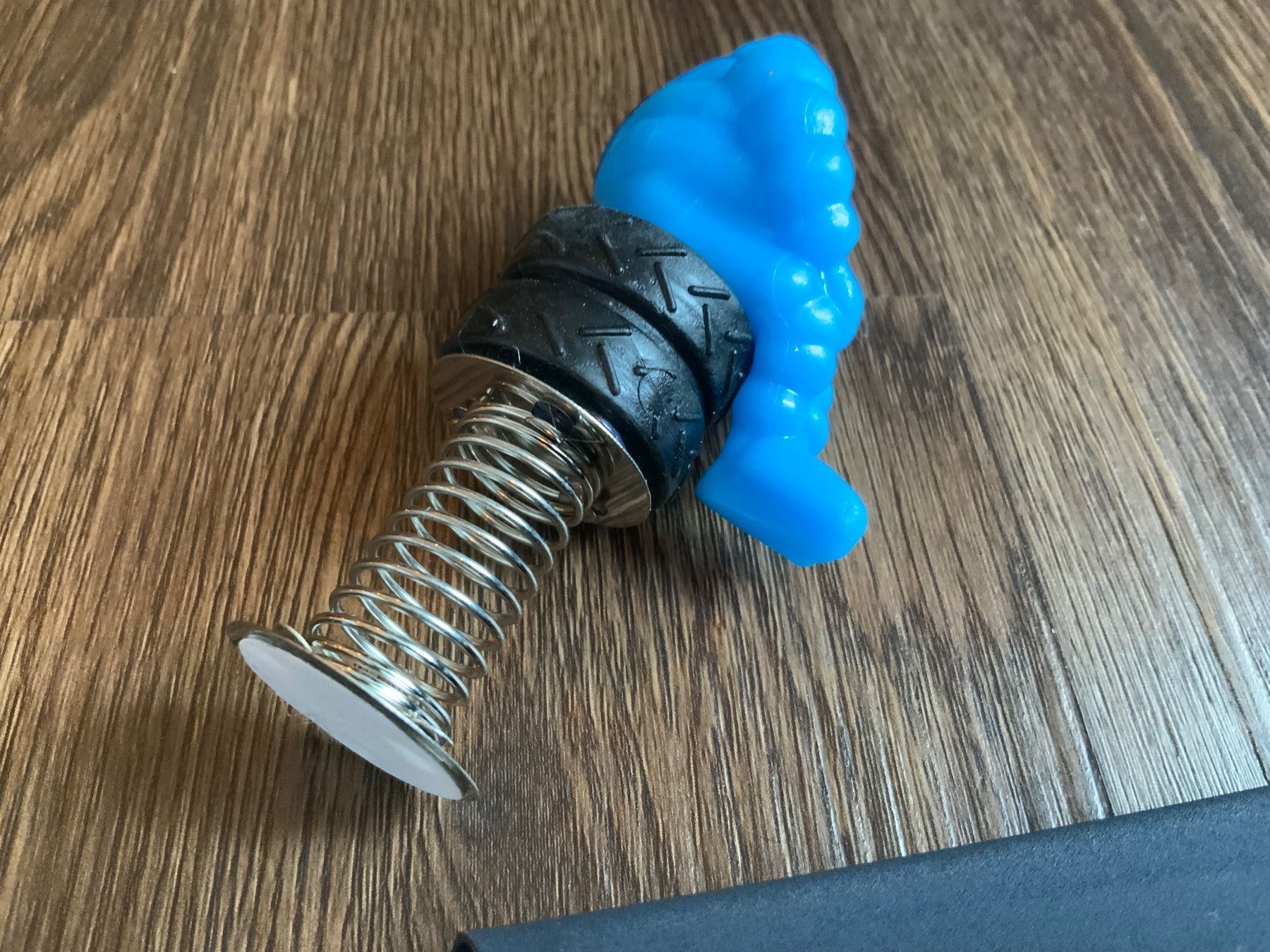 Statuette: Michelin Männchen Figure Sprungfeder – Usato da Willisau venduto da Minali 3