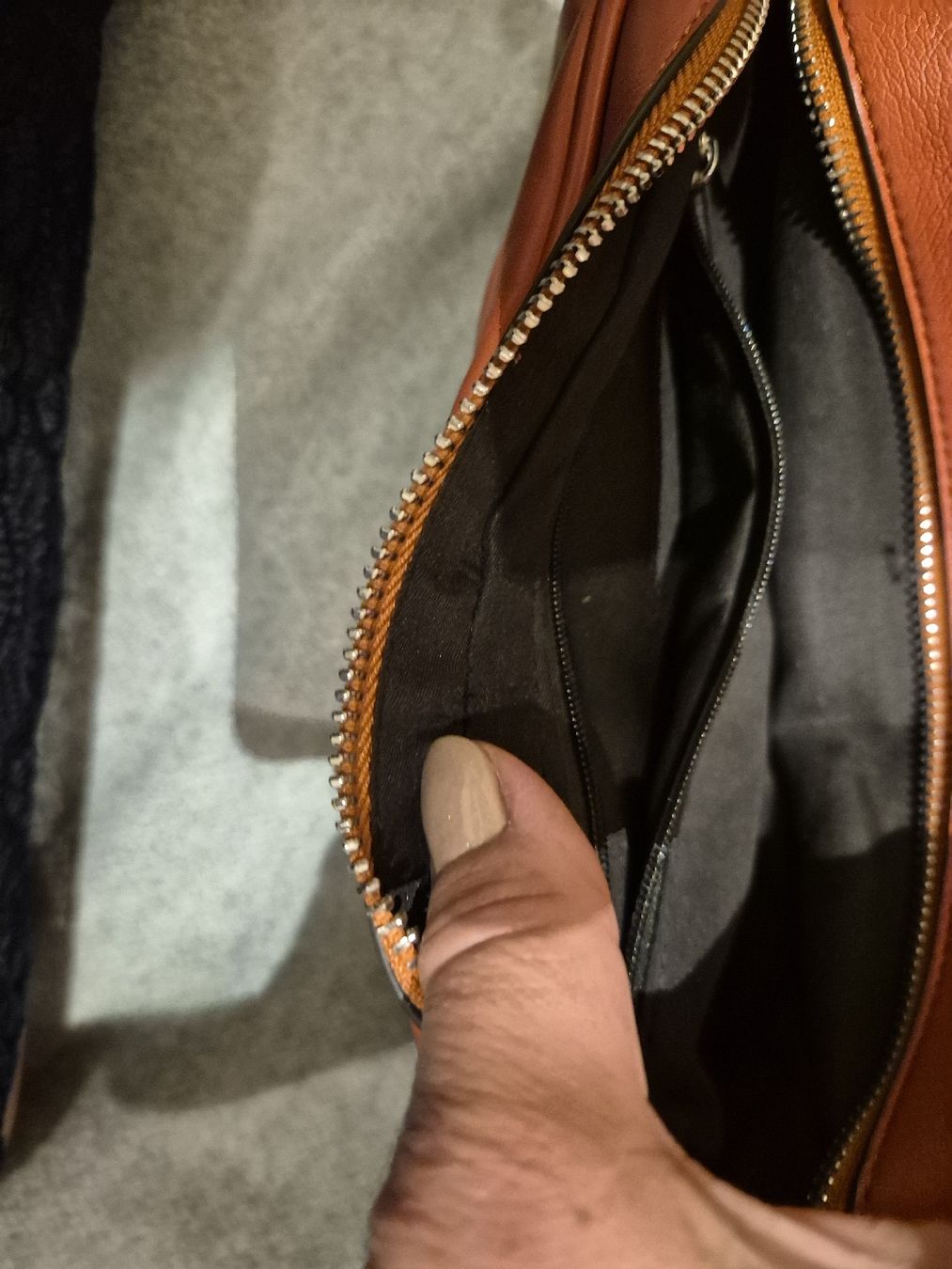 Borse da donna: Tasche Kunstleder Orange Marke  neuwertig – Nuovo (secondo la descrizione) da Herrliberg venduto da SELENONAUTKA 3