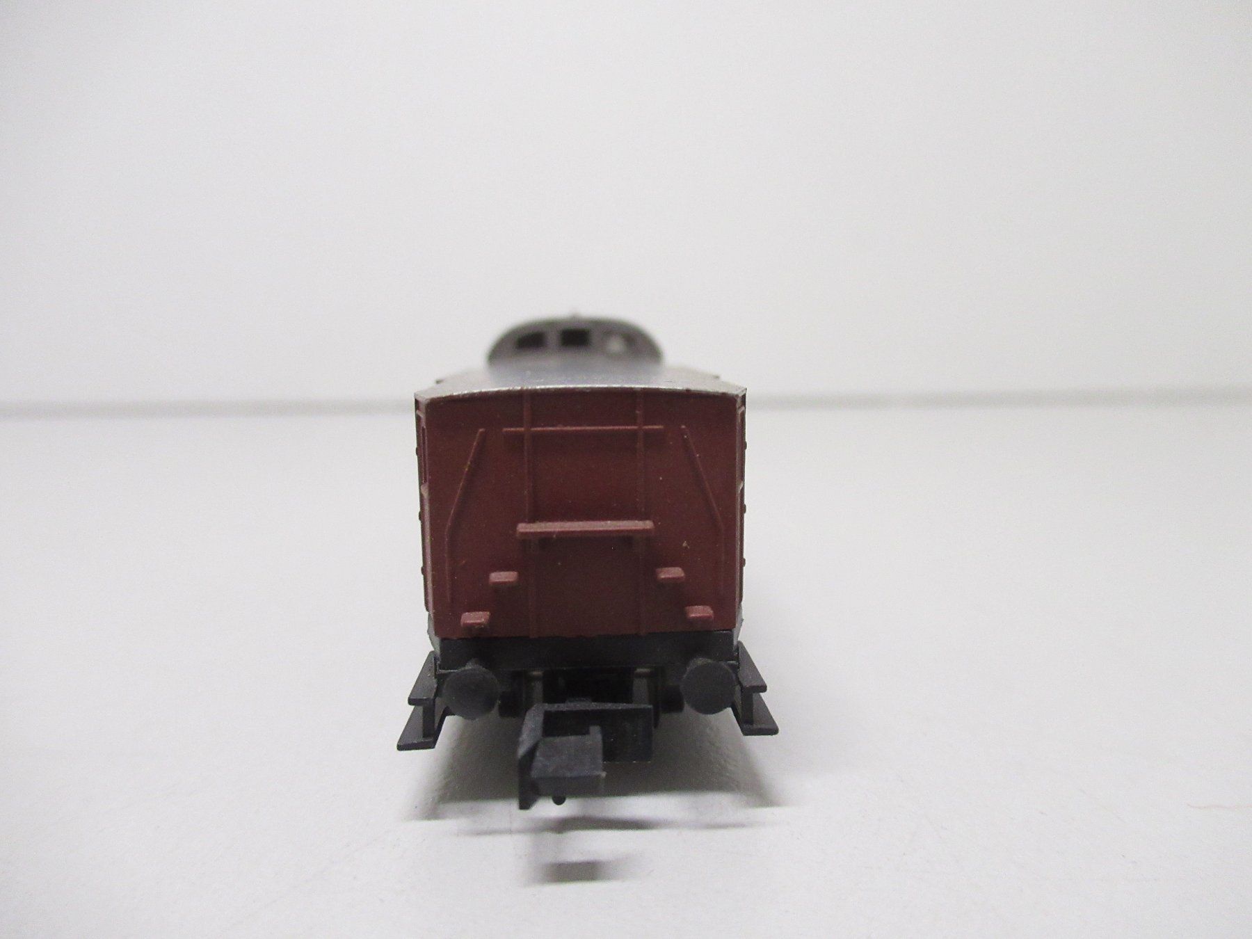 Fleischmann Modellini di ferrovie: Fleischmann 8060 Deutscher Packwagen DC/GS braun Spur N – Usato da Basel venduto da mhmarken 2