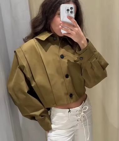 Khaki Jacke, cropped Style, minimalistisch Zara H&