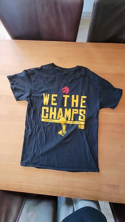T-shirts: T-shirt noir Toronto Raptors – D'occasion à Denges par sim_pt5w