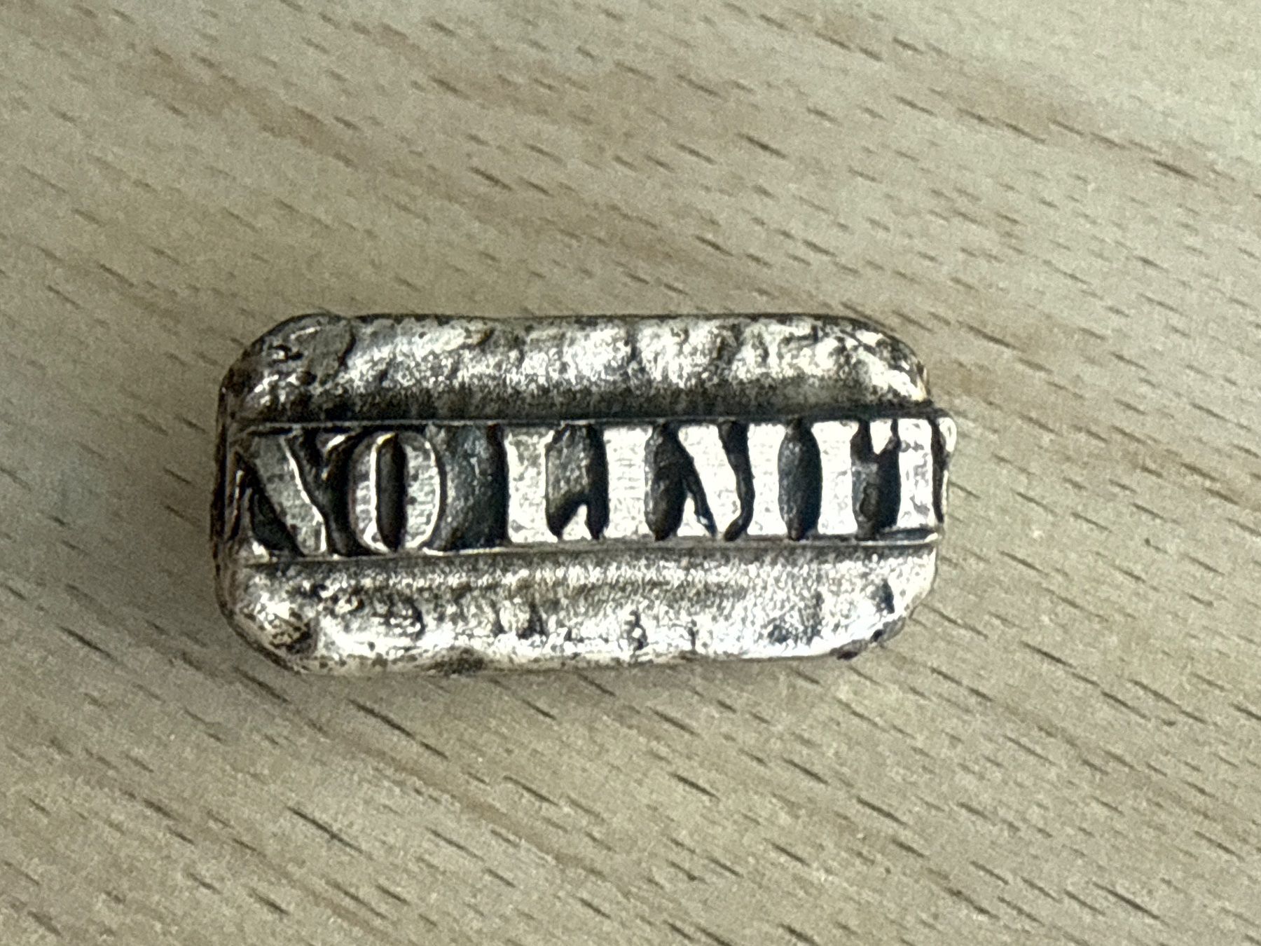 Placchette & Badge: Pin NO LIMIT – Usato da Glattbrugg venduto da Schweigmatt