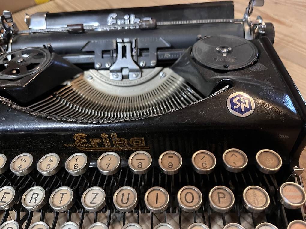 Erika Schreibmaschinen: Vintage Erika Schreibmaschine – Gebraucht aus Zürich von ark_bst7 2