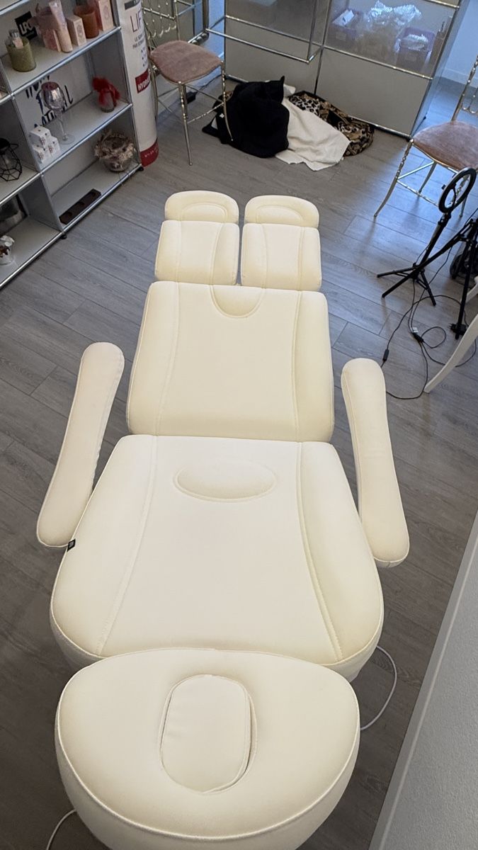 Fauteuils de soin:  Lit esthétique électrique professionnel – Neuf (Voir description) à Biel/Bienne par christellede 2