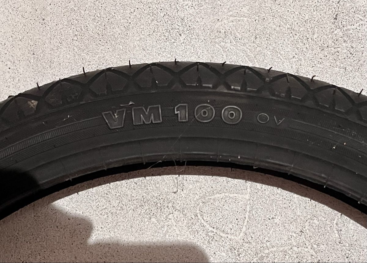 Mofas: Pneu Michelin VM100 – Neu und originalverpackt aus La Neuveville von Oxalis-Studios 1