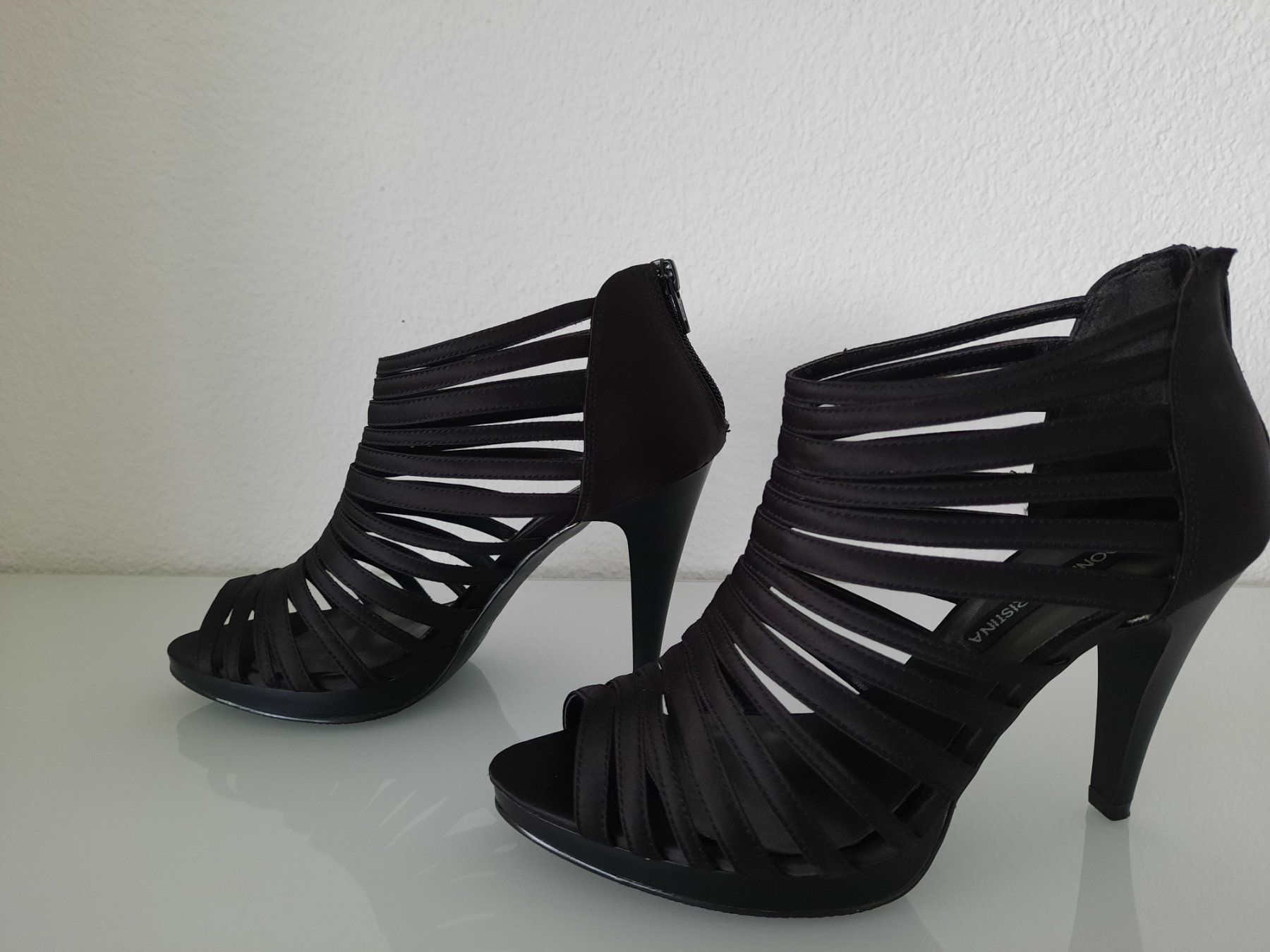 Damenschuhe: Riemchen-Sandale Satin schwarz Gr. 37 NEU – Neu (gemäss Beschreibung) aus Dörflingen von Palmetto 1