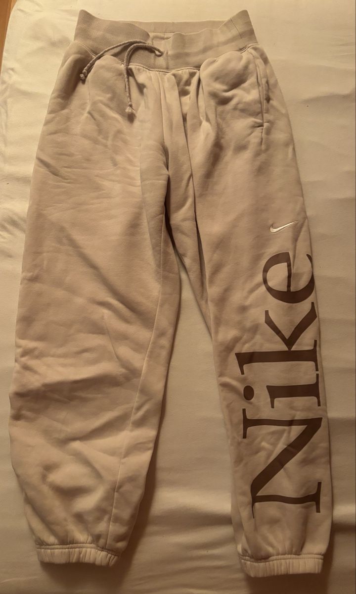 Nike Hosen: Nike Jogginghose Gr. M – Top Zustand – Gebraucht aus Maienfeld von eli_27lm