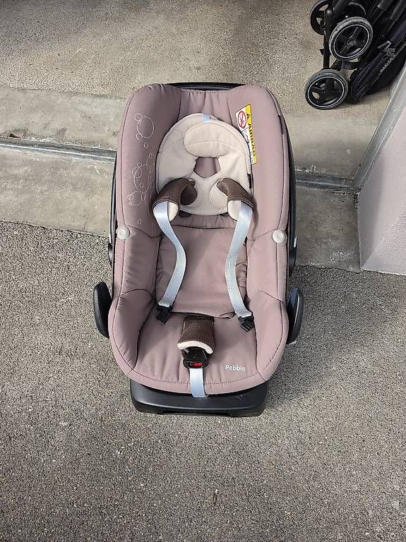 Maxi-Cosi Seggiolini per auto: Maxi Cosi Pebble mit Family Fix Basis – Usato da Rapperswil SG venduto da Sawulli
