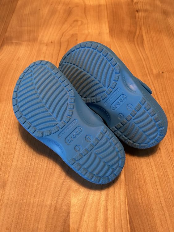 Crocs Scarpe per ragazzi: Blaue Crocs Clogs Grösse 32.5 Haus-/Sommerschuhe Kinder – Usato da Agriswil venduto da Mafi_69 1