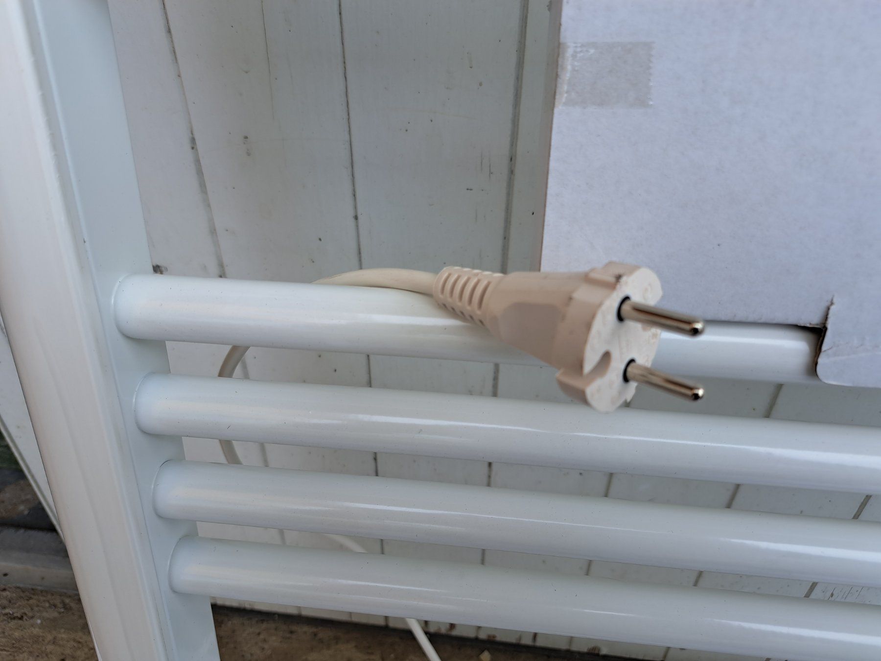 Radiatori: Handtuchradiator Elektrisch 55x115 – Nuovo (secondo la descrizione) da Tegerfelden venduto da Spick67 5