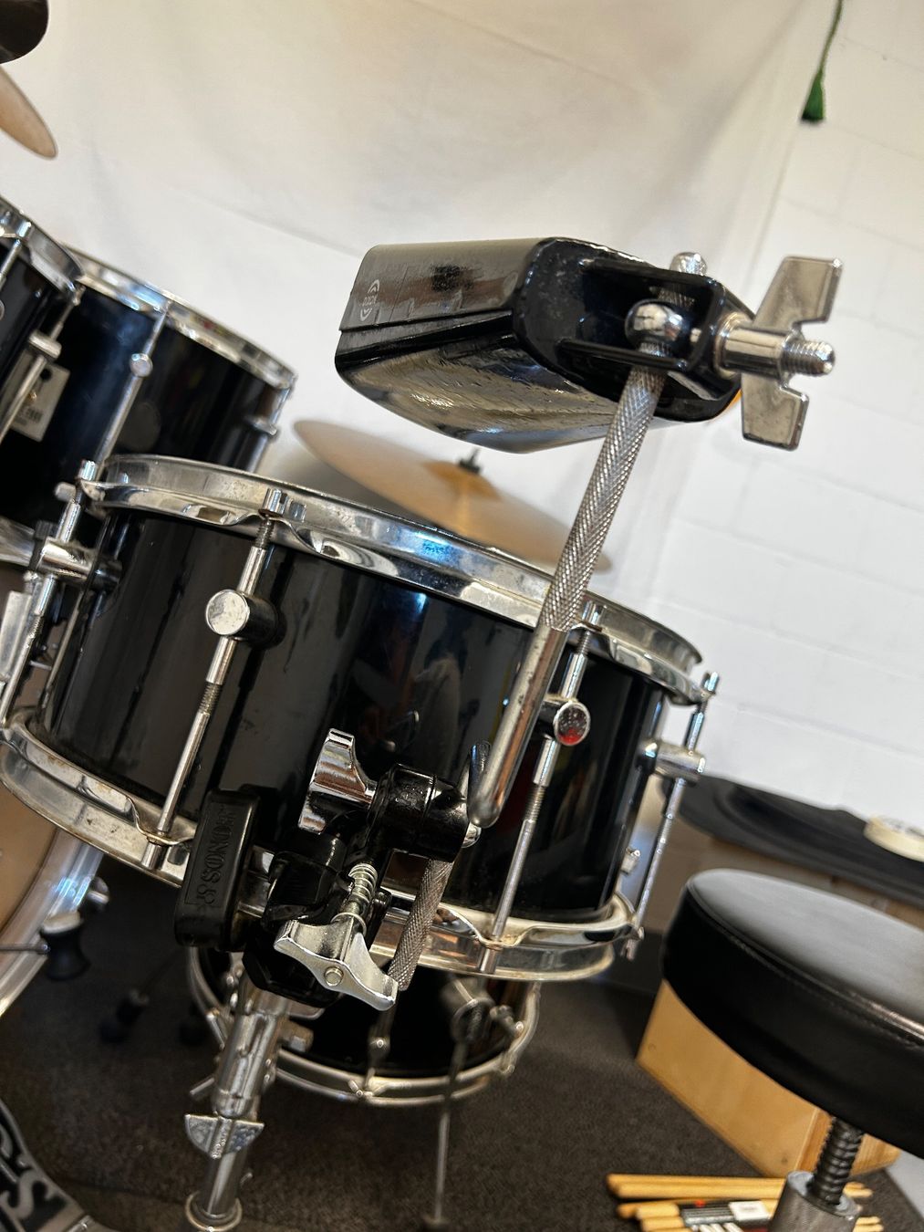 Sonor Strumenti musicali: SONOR FORCE 2000 Schlagzeug + 7 Sticks + Cowbell + Dämpfpads – Usato da Kriens venduto da yan_hrr6 4