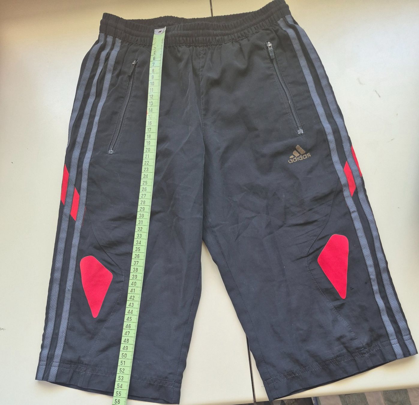 Adidas Pantaloni: Sport shorts 140 – Usato da Scuol venduto da Niculaus