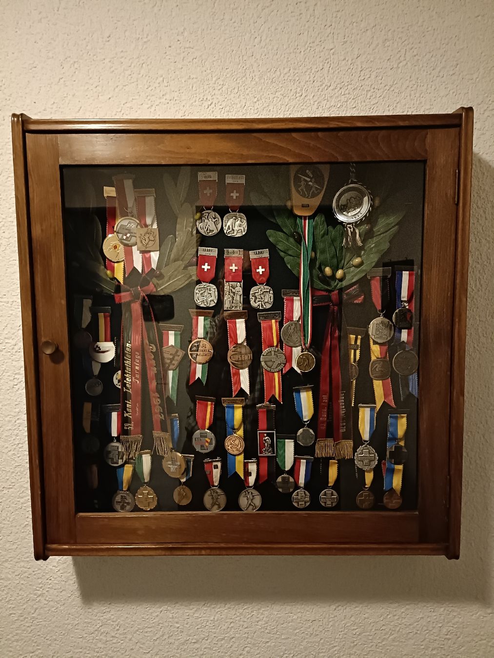Vitrines: Kranzkasten – D'occasion à Säriswil par Grizzly45