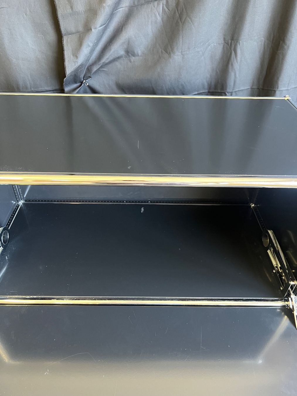 USM Scaffali: USM Haller Sideboard schwarz – Usato da Luzern venduto da B-R 4