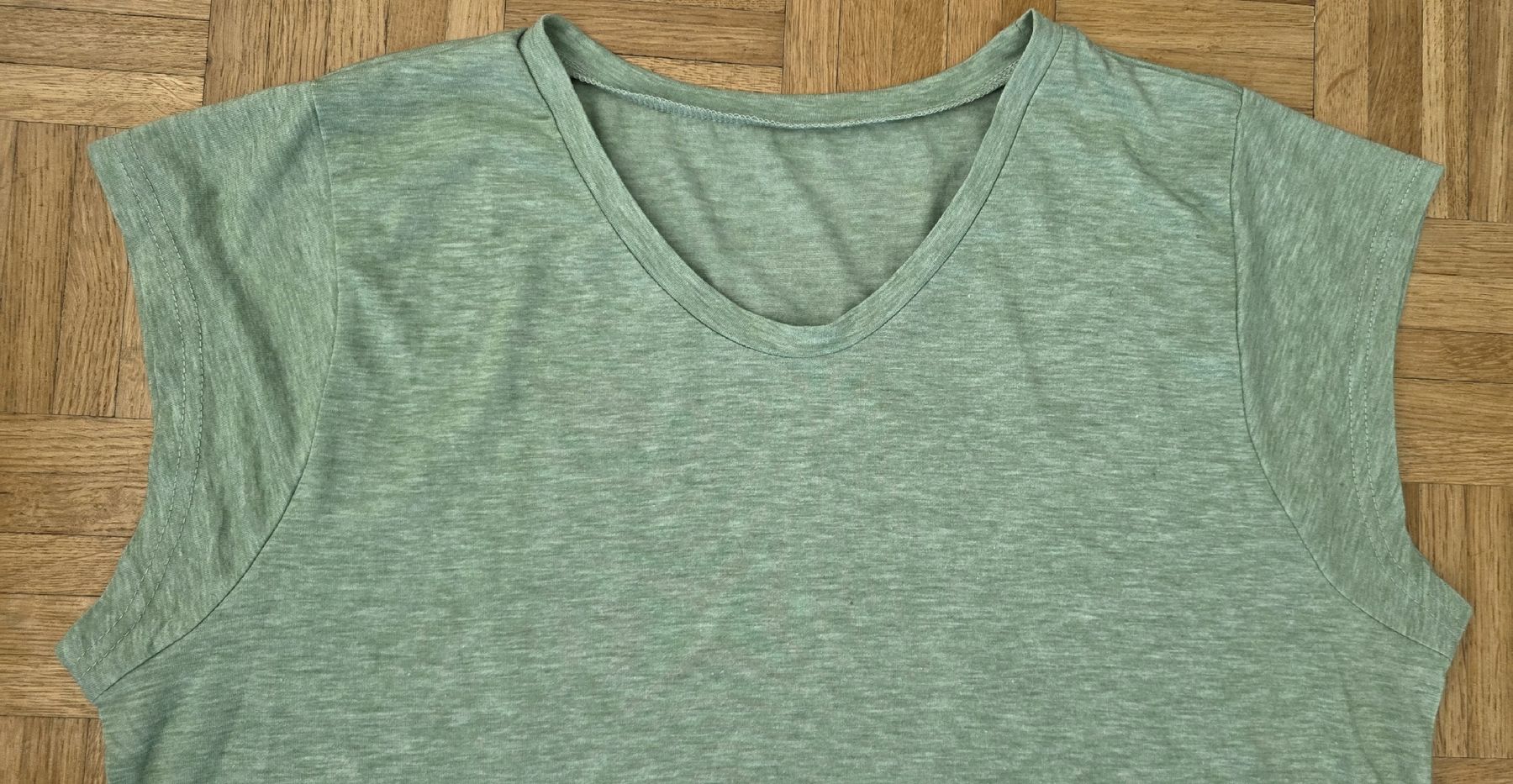T-shirt: Tshirt vert chiné – Usato da Yverdon-les-Bains venduto da van_dq65