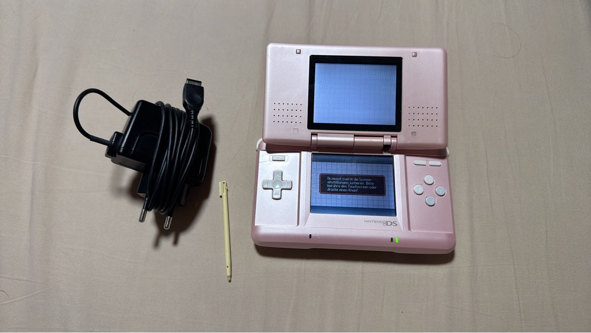 Nintendo Console: Nintendo DS pink mit Ladekabel – Usato da Olten venduto da HoYa01