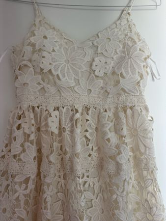 Kleid Y.A.S weiss mit Spitze Grösse XS neu mit Etikette