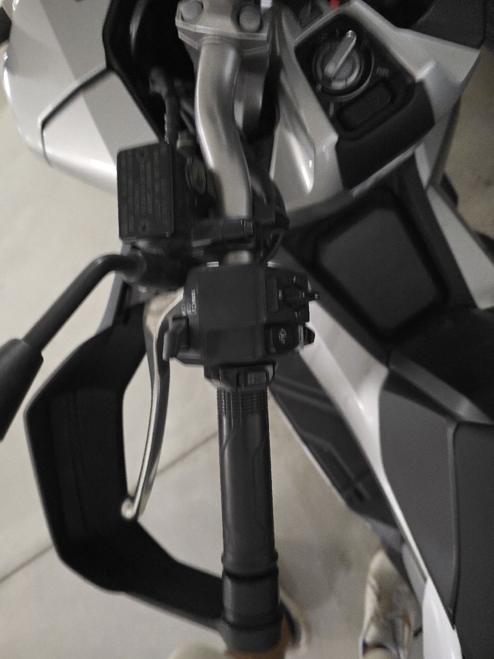 Honda Scooter: Honda ADV 350 – Usato da Menziken venduto da bilo.09. 3