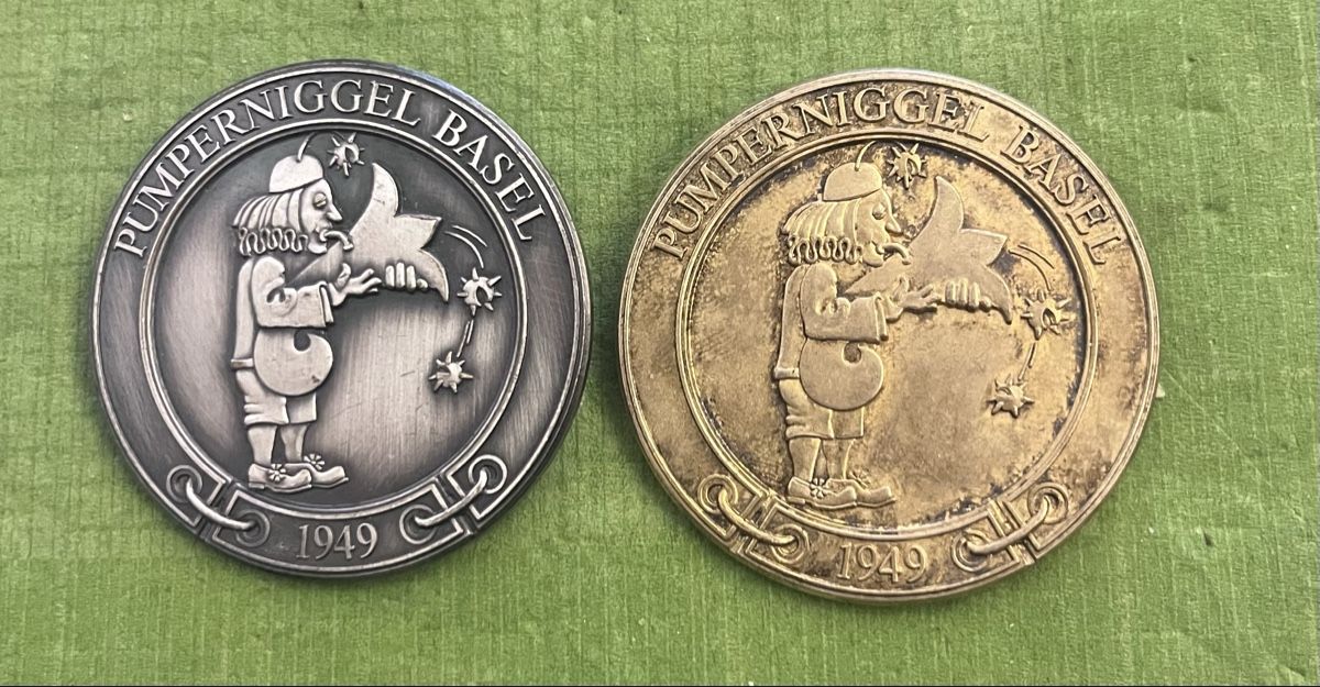 Basler Placchette & Badge: Basel Pumperniggel Silber und Gold – Usato da Itingen venduto da Bebbi6569