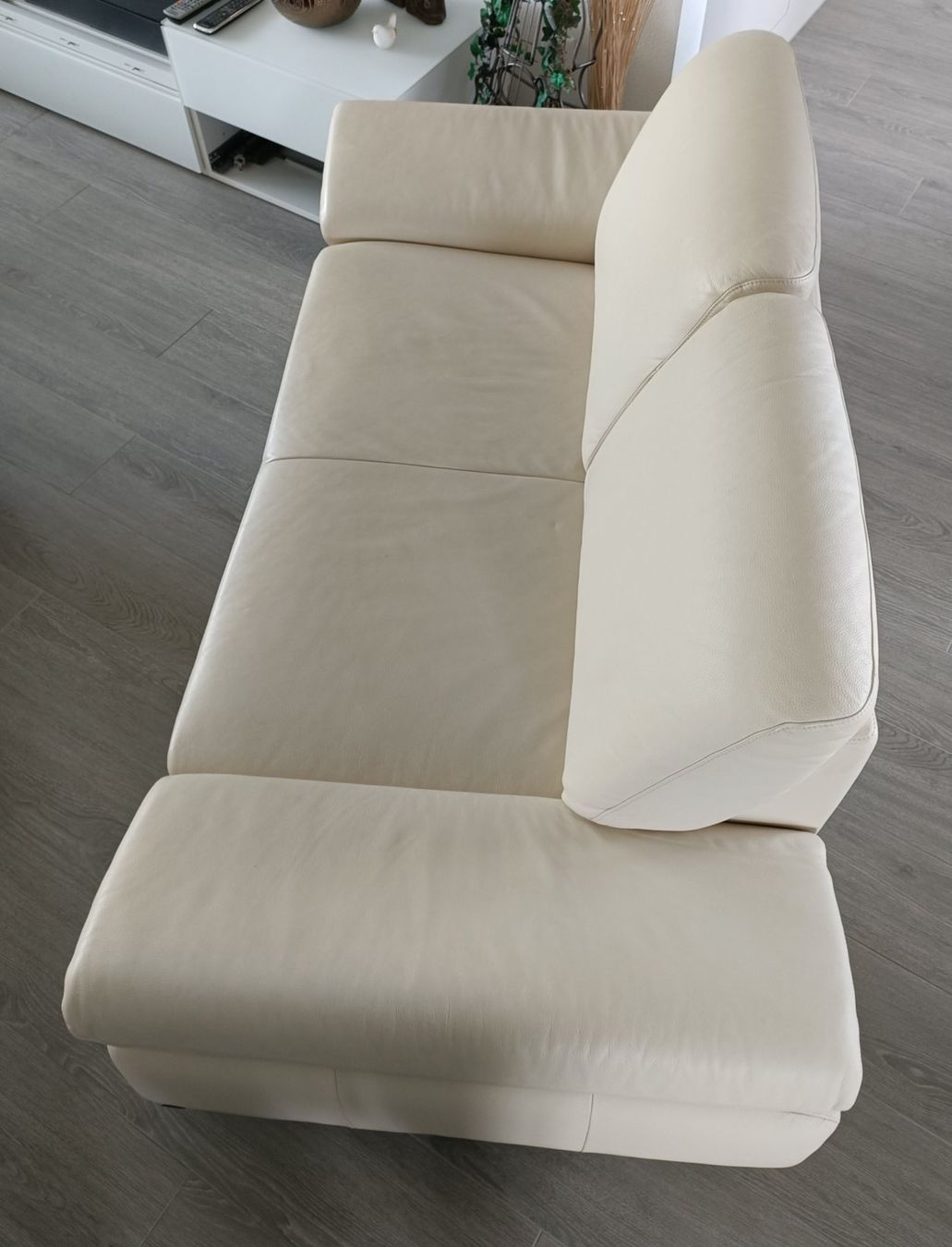 Sofas: Sehr bequemes Ledersofa, hellbeige, Top Zustand – Gebraucht aus Fischbach-Göslikon von Colbra3 1