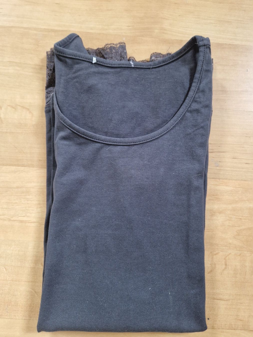 T-Shirts: Schwarzes Langarmshirt mit Spitze, Gr 36 – Gebraucht aus Weggis von Oswadan 3