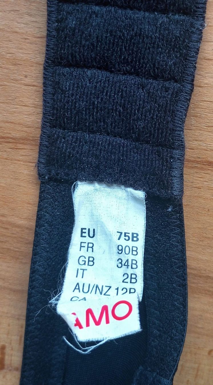 Altra biancheria intima: Trägerloses schwarzes BH in Grösse 75B – Usato da Gwatt (Thun) venduto da lealisa007 2