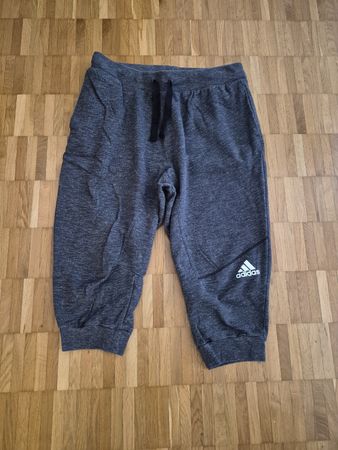 Adidas Trainingshose kurz grau Grösse M neuwertig