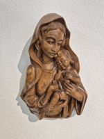 Holzrelief: Madonna mit Kind, geschnitzt, Nußbaum, Vintage