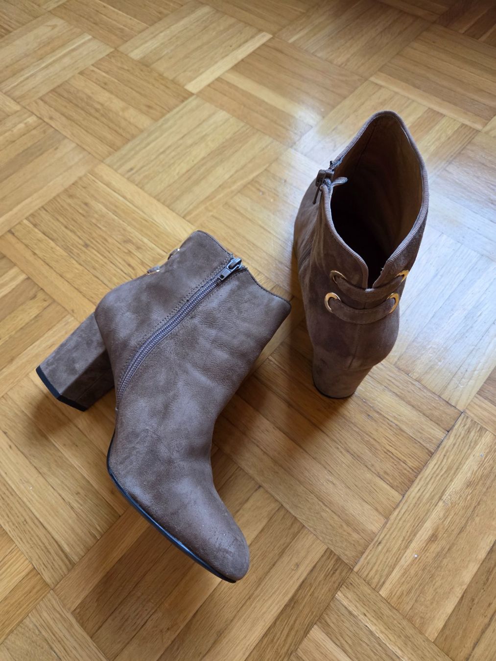 Scarpe da donna: Bottine en daim beige taille 40 – Usato da Grand-Lancy venduto da jess.gms 1