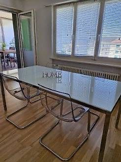 Set de table et chaises: Glastisch mit 8 Stühlen – D'occasion à Wängi par let_5rbx