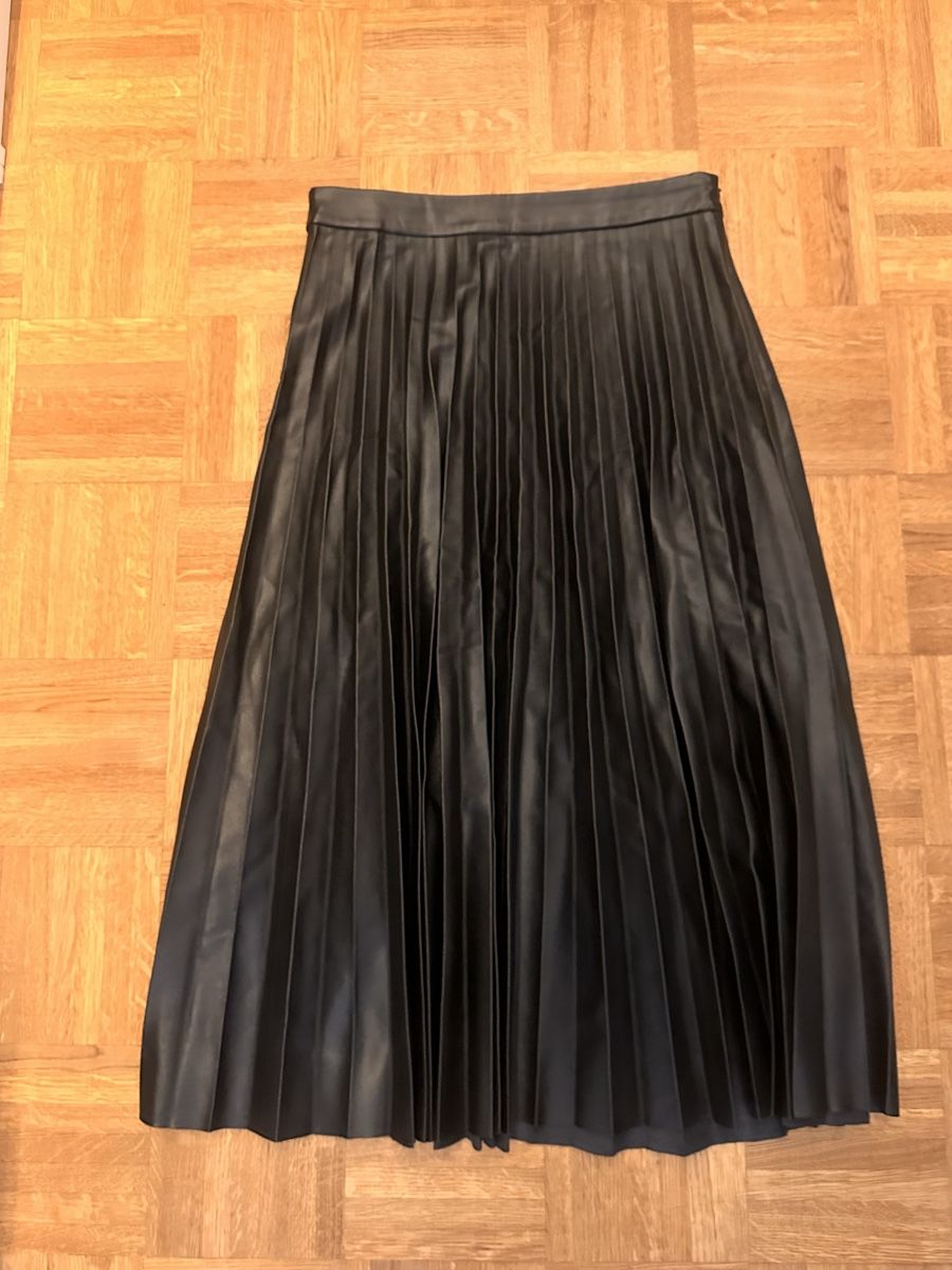 Primark Gonne: Primark Lederimitat Rock, Gr. 40, Schwarz, Herbst – Usato da Dierikon venduto da anfuchs