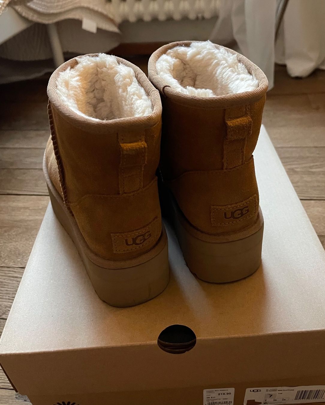 Ugg Scarpe da donna: UGG Classic Mini Platform Boots Chestnut Gr. 38 – Usato da Zürich venduto da ang_65gc 1
