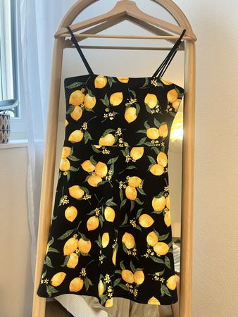 H&M Kleid Grösse S mit Zitronenmuster guter Zustand
