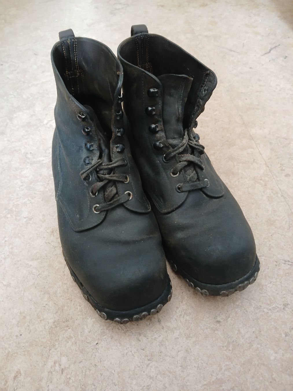 Herrenschuhe: Nagelschuhe gr. 43 – Gebraucht aus Ganterschwil von 09s_h686