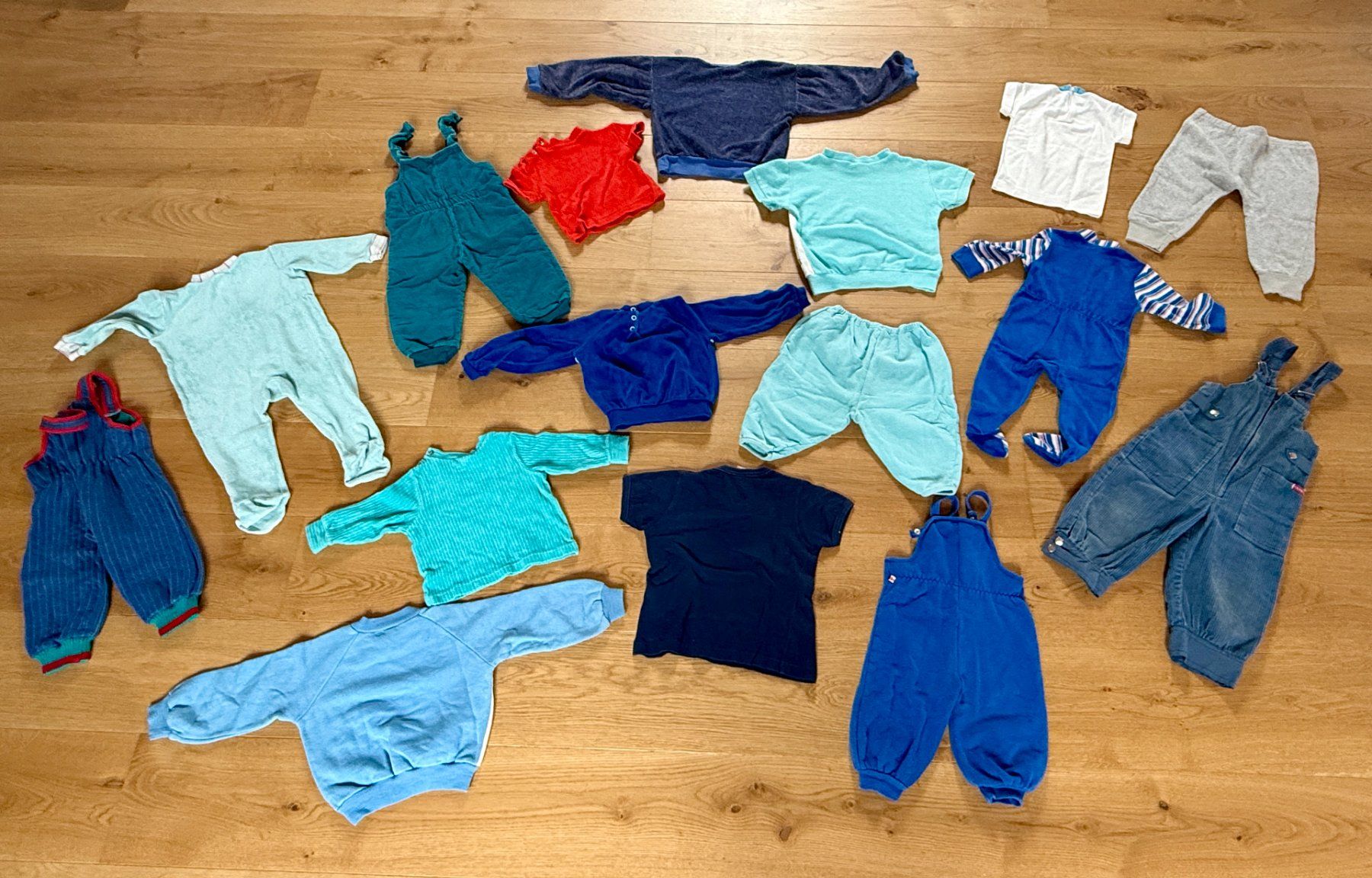 Lotti & Set di vestiti: Baby Kleiderpaket – Usato da Jonen venduto da 8916 4
