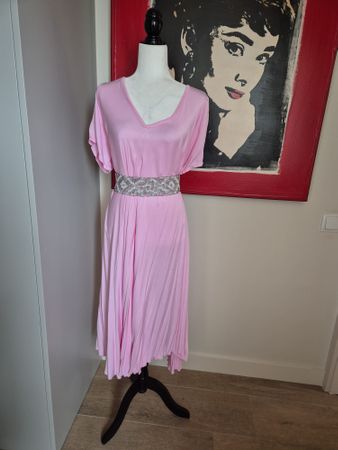 Nouvelle robe rose en viscose taille 38-42 avec ceinture
