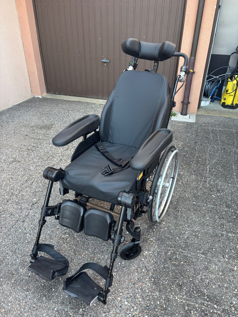 Sedie a rotelle: Fauteuil roulant multi fonction – Usato da Gland venduto da choupinoues