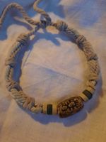 Makramee-Armband mit Holzperlen