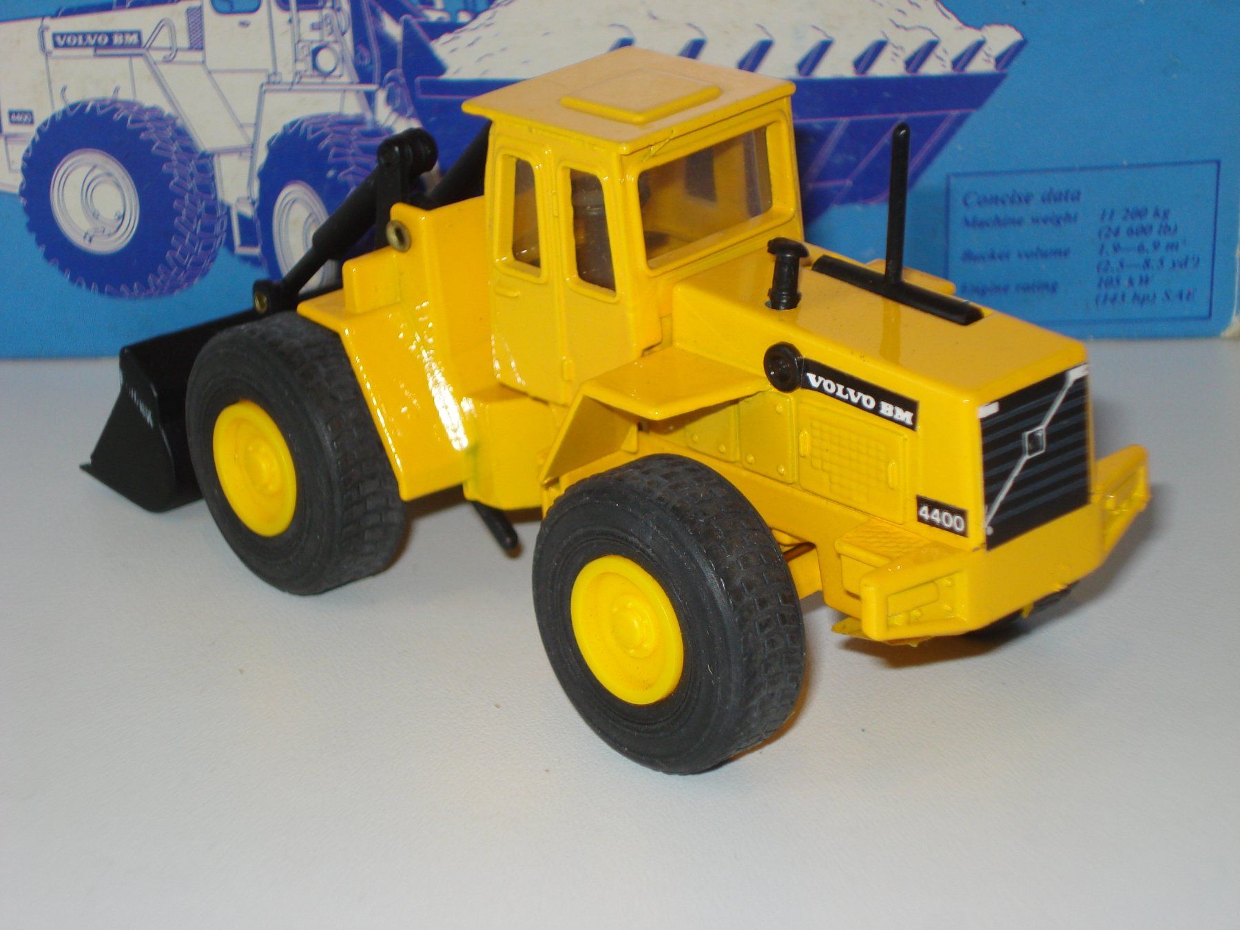 Modellbausätze & Standmodelle: VOLVO BM 4400 Radlader – Neu (gemäss Beschreibung) aus Mitlödi von worker04 2