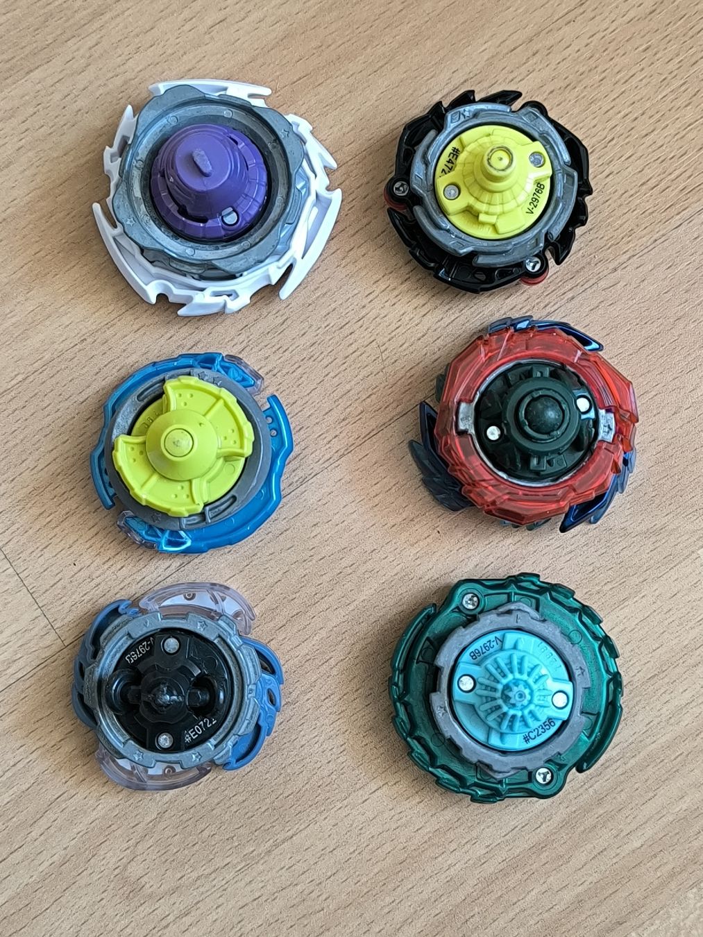 Giocattoli: 6 Beyblade plus Arena – Usato da Oberdiessbach venduto da Zwerg82 2