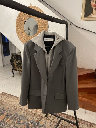 Blazer Zara mit Kapuzen-Einsatz grau Grösse XS neuwertig