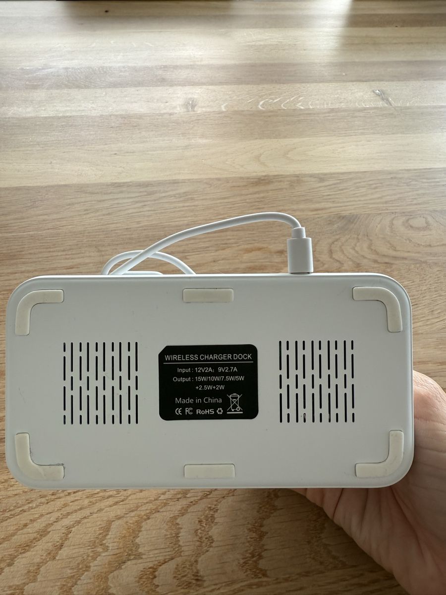 Ladegeräte: Ladestation für Iphone und Applewatch – Gebraucht aus Mörschwil von Seegurke18 2
