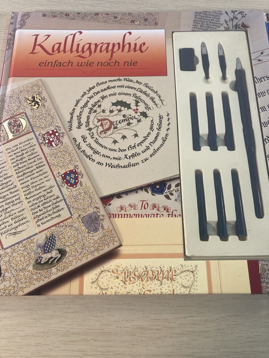 Libri: Kalligraphie Buch 2 stk. Neu – Nuovo (secondo la descrizione) da Aarwangen venduto da to-hirschi 1