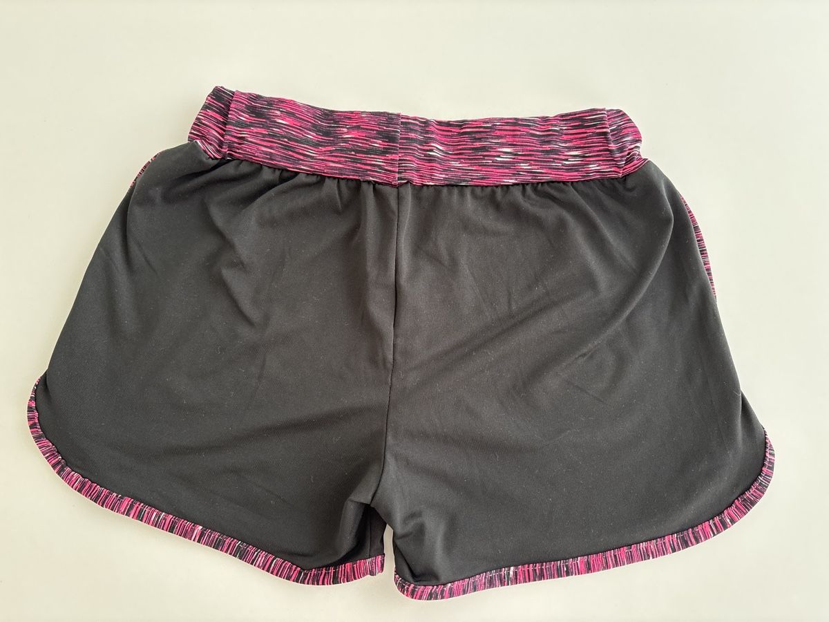 Pantaloni: Sport-Shorts, Mädchen, Grösse 12 – Usato da Rain venduto da Denbie 1