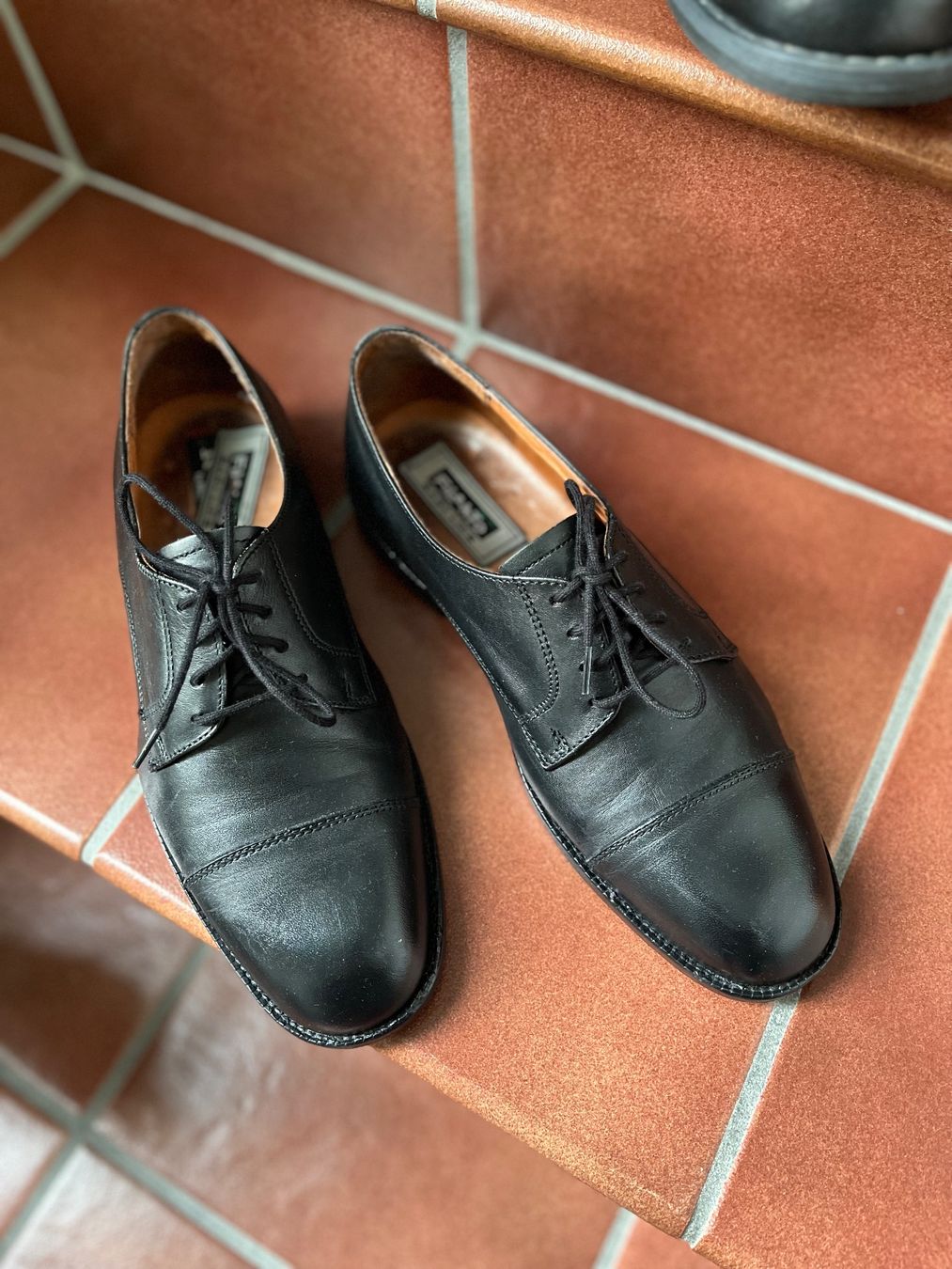 Scarpe da uomo: Scarpa in cuoio in ottimo stato – Usato da Davesco-Soragno venduto da dai_925z
