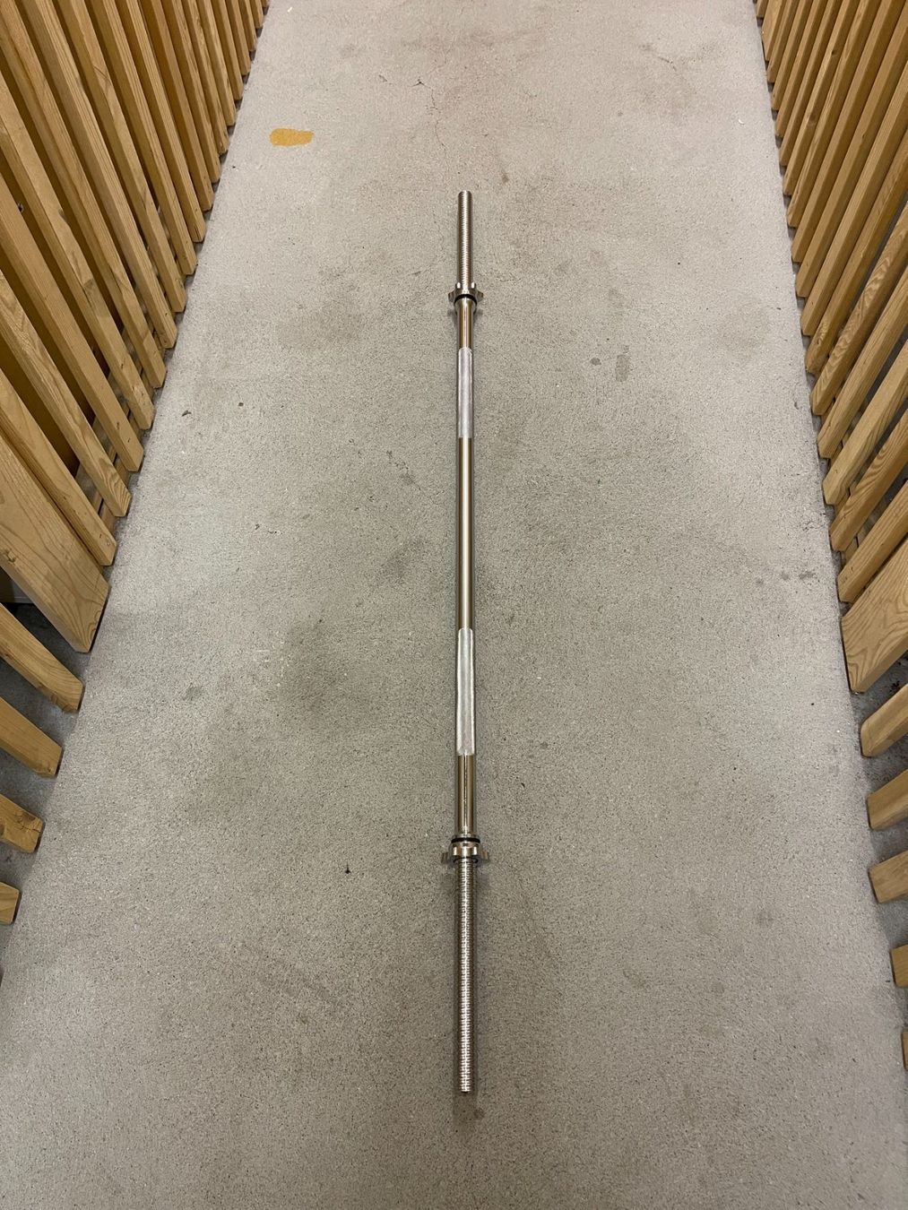 Hanteln & Gewichte: Langhantelstange mit Sternverschluss 160 cm – Gebraucht aus Biberist von  1