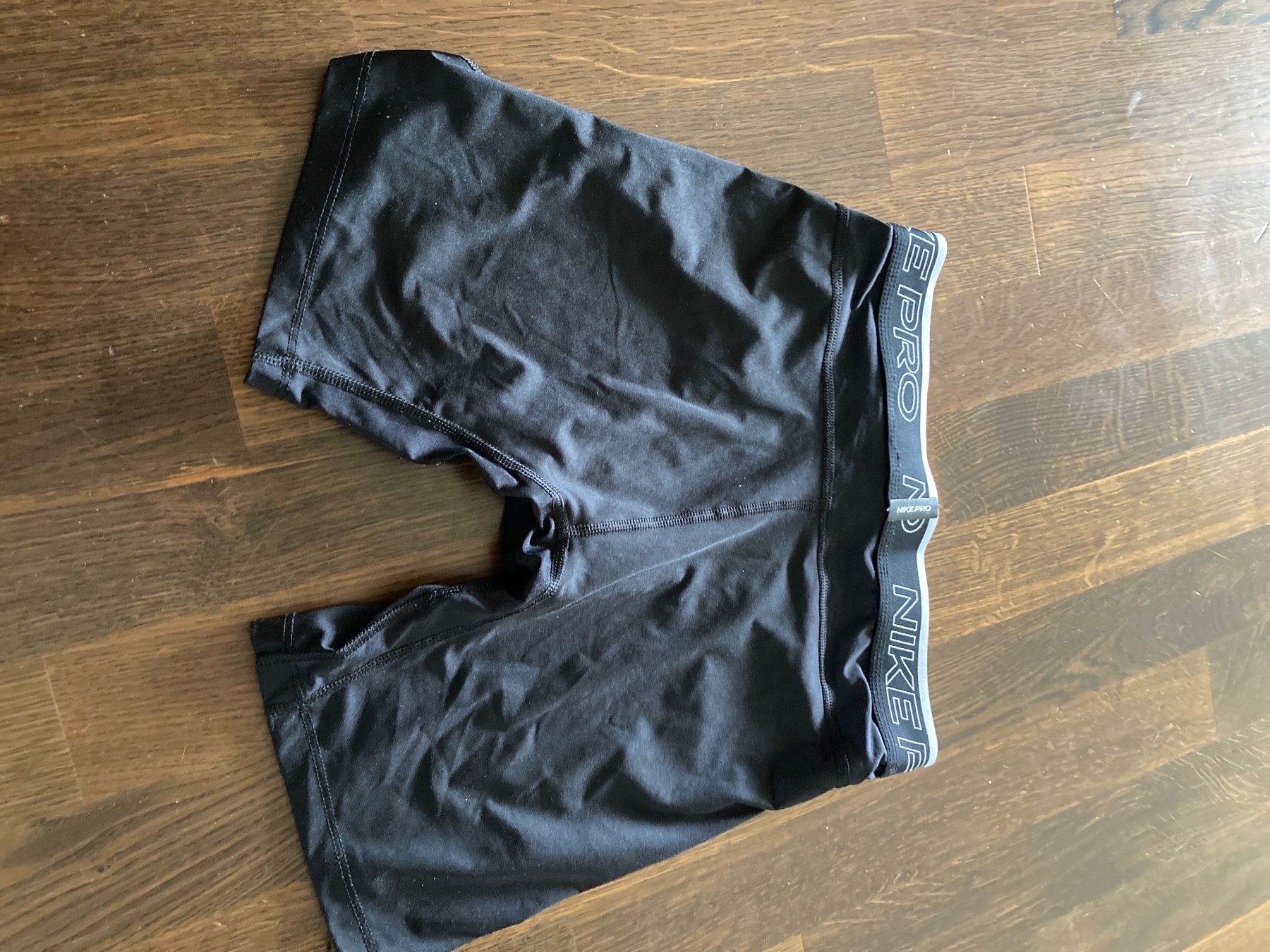 Nike Pantaloni: Nike pro shorts Grösse M – Usato da Zürich venduto da Bopenyang98765 1